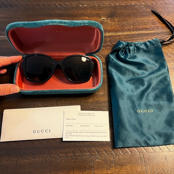 Authentic Gucci sunglasses - Picture 1 of 3